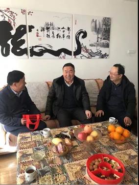 敦煌種業(yè)領(lǐng)導(dǎo)看望慰問公司老干部、老黨員及困難黨員職工