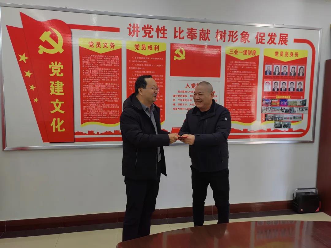 敦煌種業(yè)領(lǐng)導(dǎo)看望慰問公司老干部、老黨員及困難黨員職工