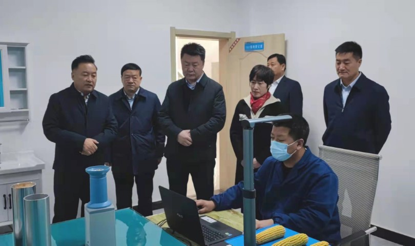 酒泉市政府黨組成員、副市長哈里別克來敦煌種業(yè)調研指導工作